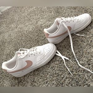 Women’s size 8 pink & white Nikes almost like new
